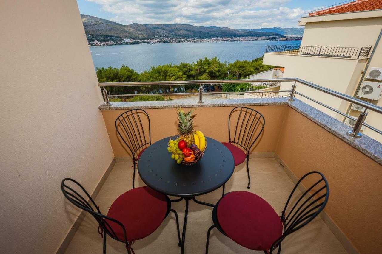 Apartments Mare トロギール エクステリア 写真